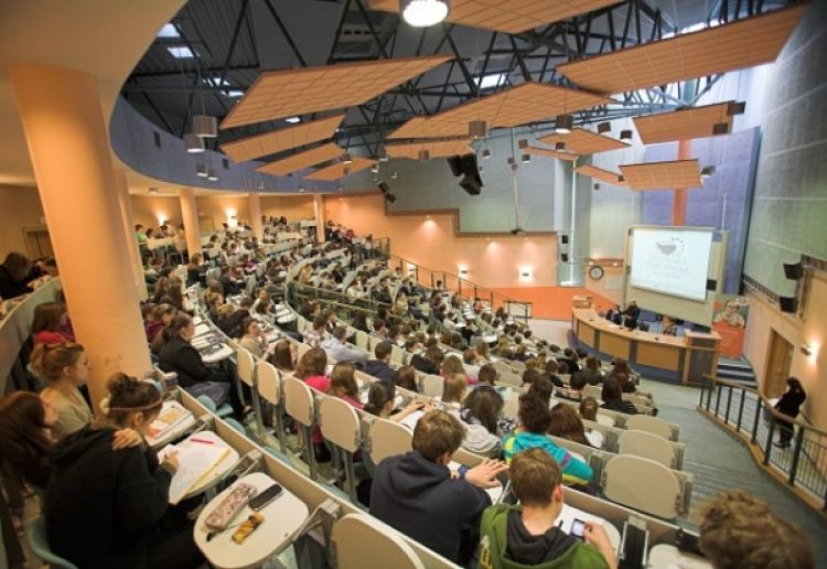 aula pełna ludzi